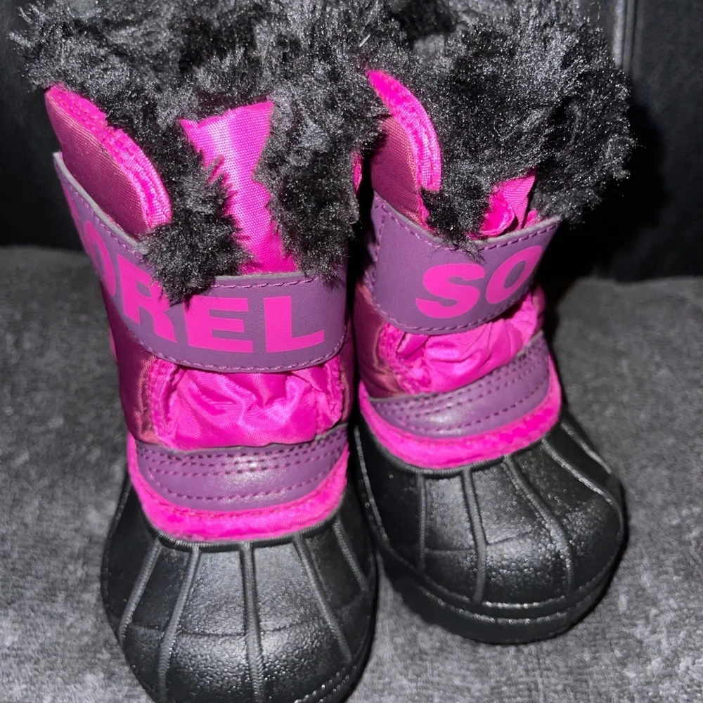 Sorel Fuchsia and Black Snow Boots Size 4